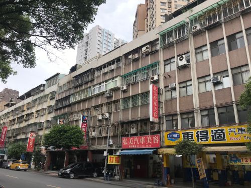 永和區 ▲永和區多中古公寓,加上在地人通常不願搬離,即使是年輕購屋族,接受老屋比率也較其他區域高。(圖/NOWnews資料照片)