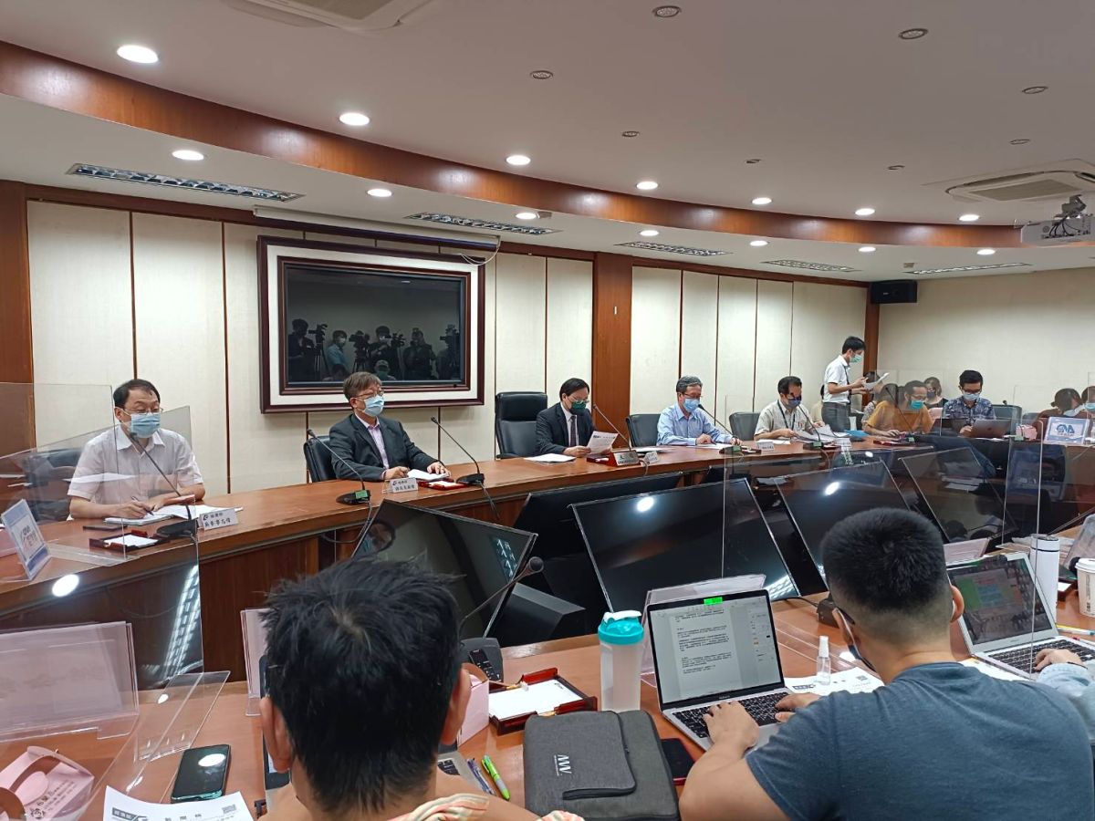 ▲經濟部今（27）日召開電價費率審議會，決議調漲平均電價8.4%，近期國際燃料價格續居高檔，就連台灣也撐不住，終結4年多來連8凍的局面。（圖／記者鄭妤安攝，2022.06.27）