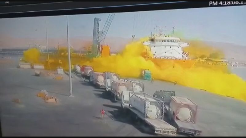 ▲中東國家約旦的南部港口阿卡巴港（Aqaba port）發生氯氣槽爆炸意外，現場有毒黃煙四溢造成至少13人死亡。（圖／美聯社）