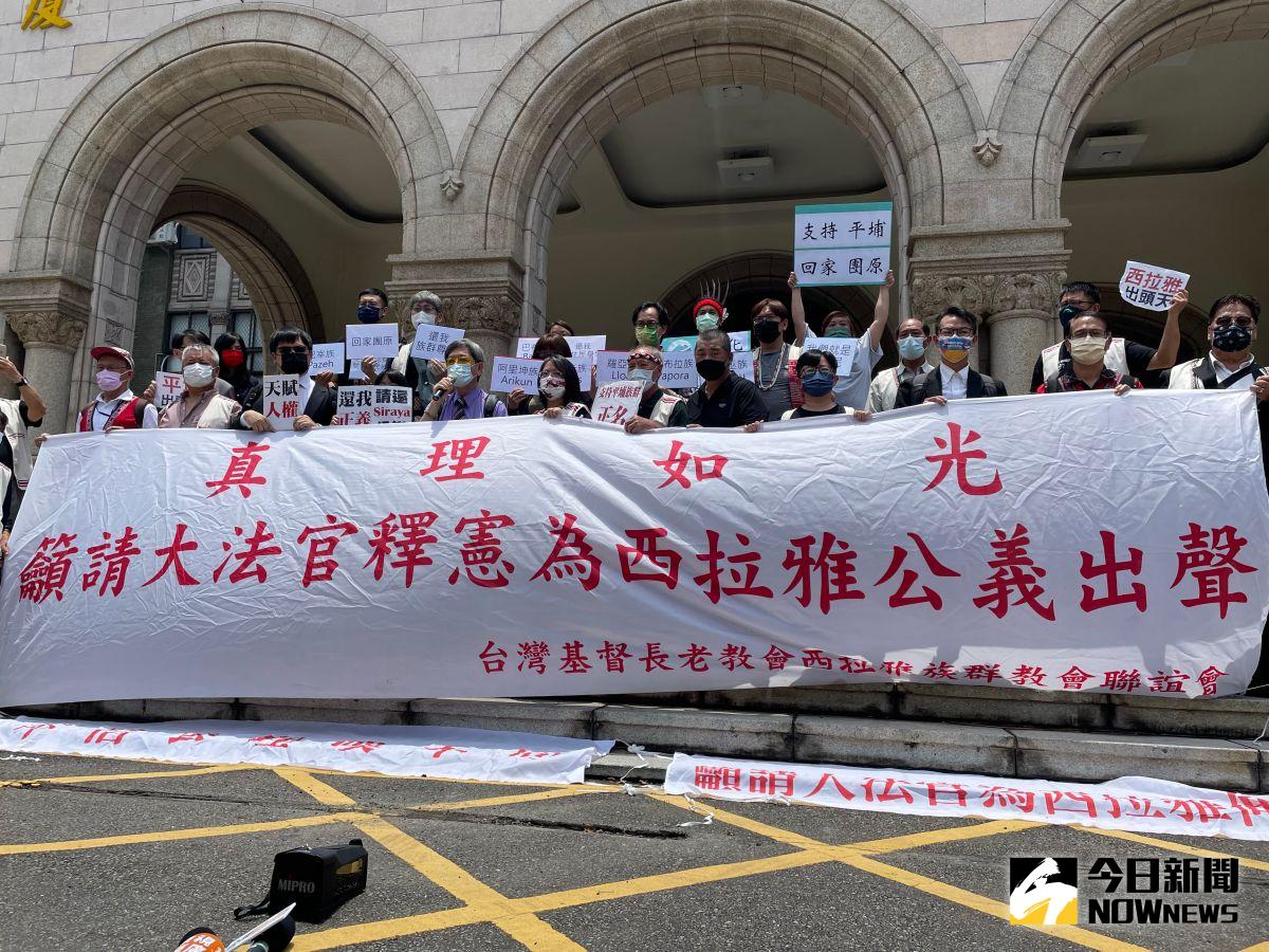 ▲萬淑娟等西拉雅族人要求大法官宣告相關規定違憲。（圖／記者潘千詩攝，2022.06.28）