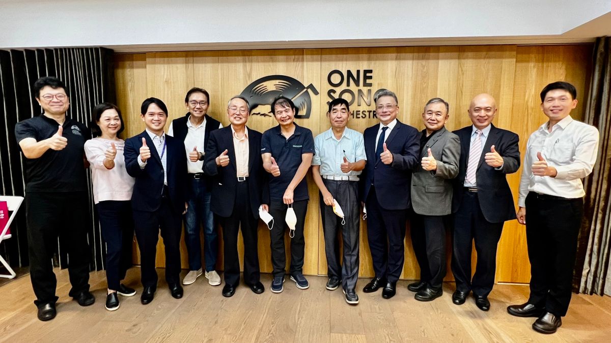 ▲施振榮與其他企業界人士力挺下，集資3000萬元發起成立灣聲國際藝術經紀公司，希望以社會企業的思維經營，改變藝文生態。（圖／施振榮辦公室提供）