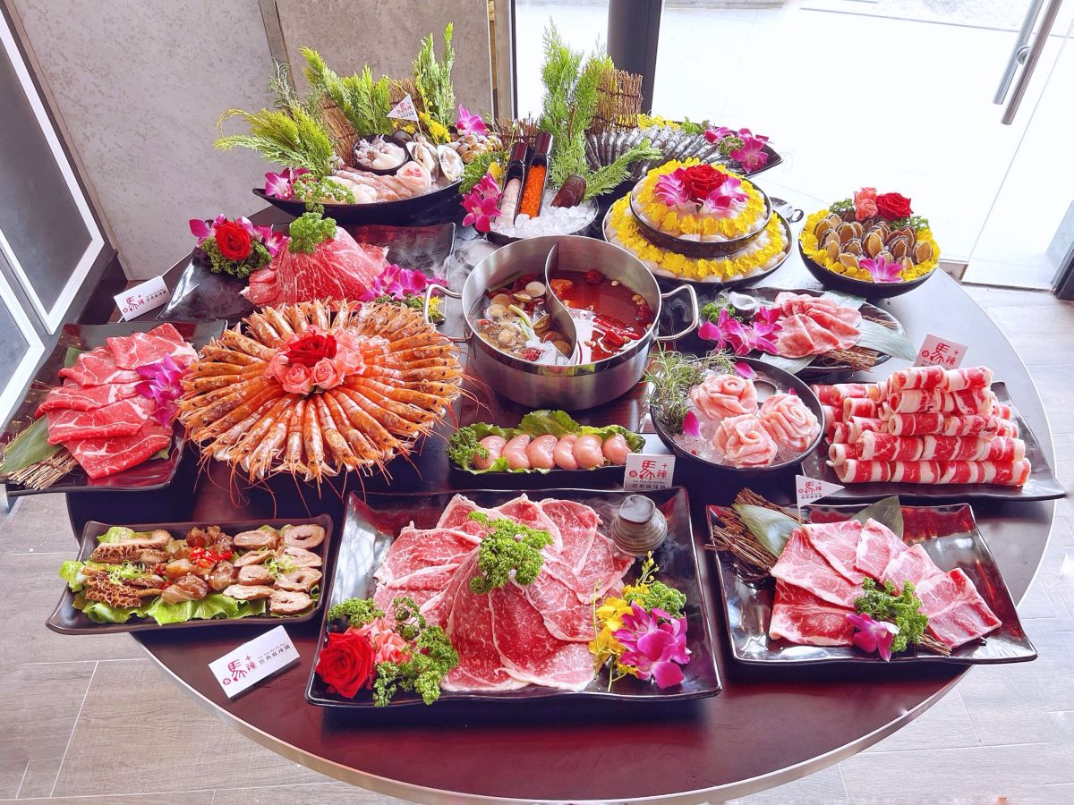 ▲馬辣集團全台第5家「新馬辣經典麻辣鍋Plus+」旗艦店，明天（6/29）將在美食一級激戰區公益商圈試營運，限時免費贈送「北海道生食級大干貝」吃到飽，店都還沒開幕，整整一個月的網路訂位，不到5分鐘就被民眾訂滿。（圖／馬辣集團提供）