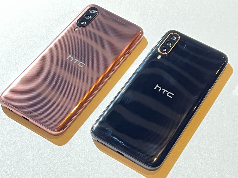 ▲HTC Desire 22 pro提供兩種顏色供選擇,整體設計算是保守。(圖/記者周淑萍攝)