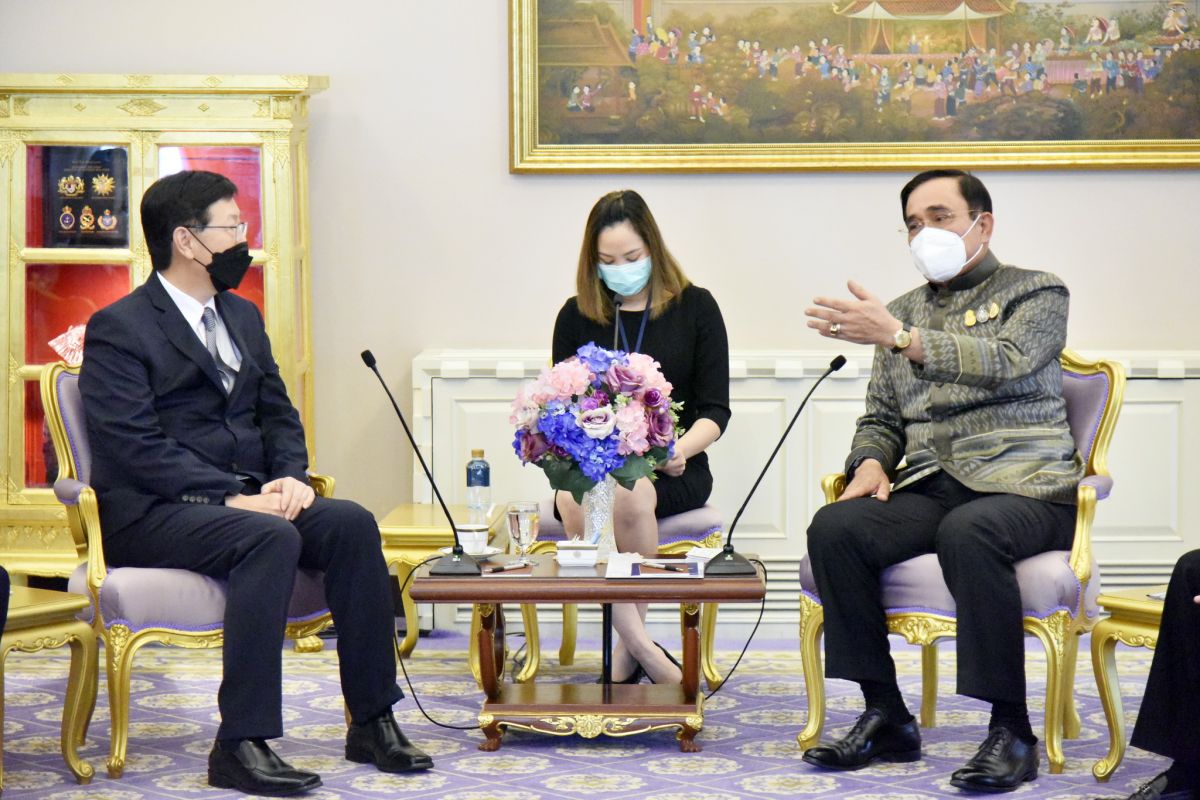 ▲鴻海董事長劉揚偉今（28）日下午拜會泰國總理Prayut Chan-ocha，雙方就泰國電動車發展方向進行討論。（圖／鴻海提供）