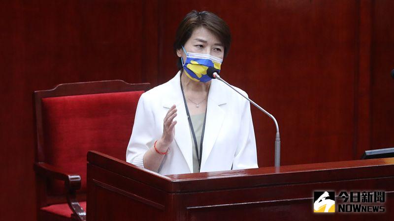 ▲台北市副市長黃珊珊28日因為疑似違反行政中立原則進入議會報告，不過卻遭到藍綠兩黨議員夾殺砲轟。（圖／記者丁上程攝，2022.06.28）
