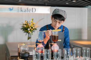 ▲超人氣精品咖啡kafeD台北101店，主打台北獨有的虹吸式精品咖啡。（圖／台北101提供）