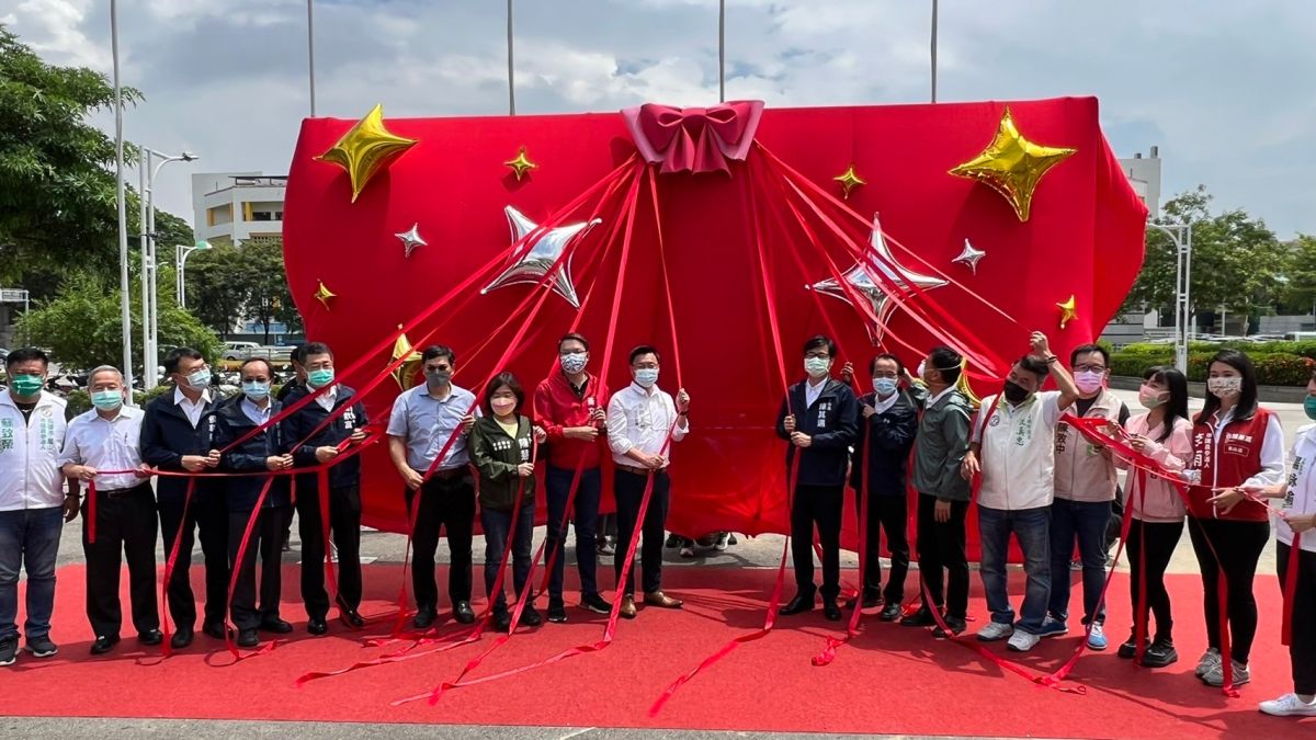 ▲市長陳其邁及各界見證下「中正運動場開放場域改造工程」舉行第一階段拆除工程之動土典禮，正式宣告中正運動場改造計畫正式啟動。（圖／高市府提供）