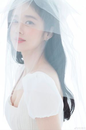 張娜拉曬出個人超美婚紗照。(圖/翻攝張娜拉微博) ▲張娜拉曬出個人超美婚紗照。(圖/翻攝張娜拉微博)