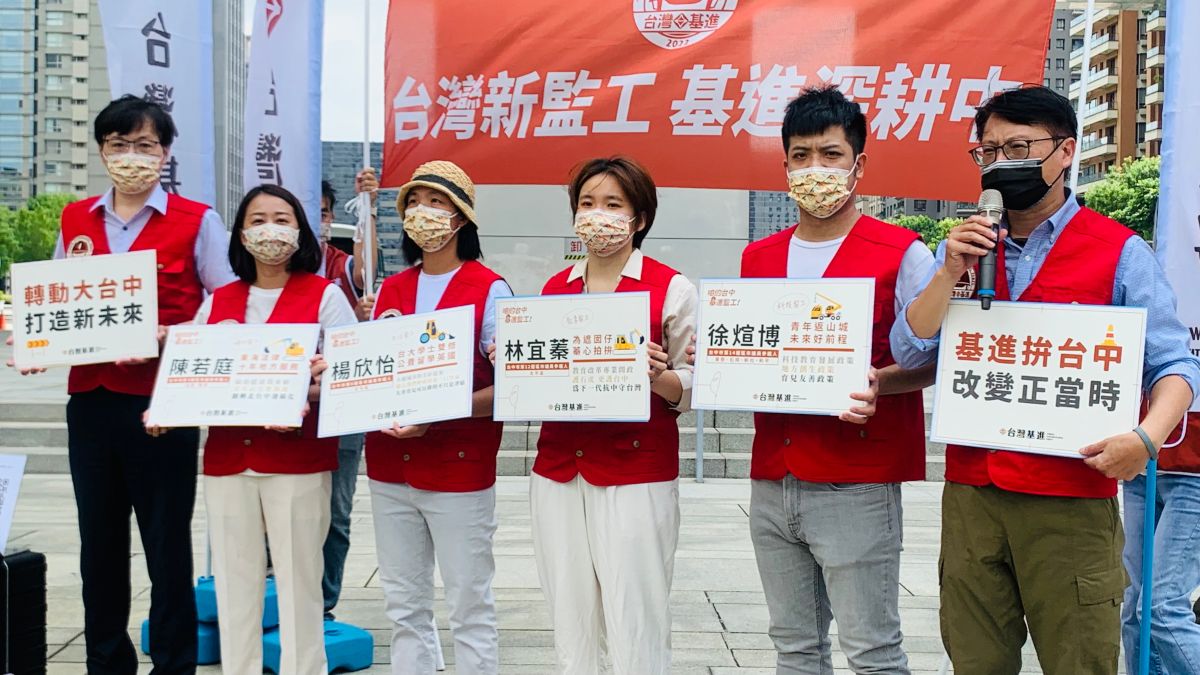 ▲台灣基進黨主席陳奕齊（右一）昨在台中舉行議員提名記者會，引爆排擠陳柏惟的爭議。（圖／記者顏幸如攝，2022.06.29）