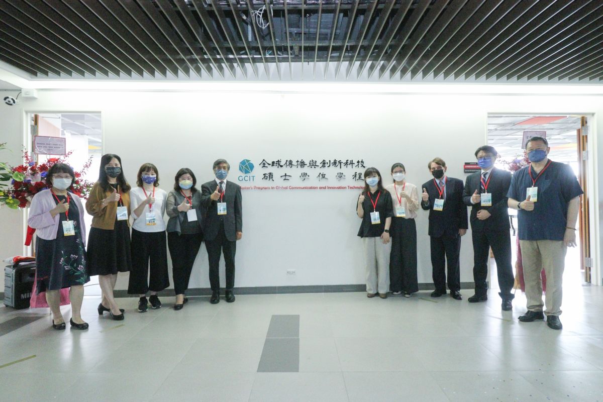 ▲政大全球傳播與創新科技碩士學位學程今（29）日於政大產創中心舉行揭牌典禮暨秋季班新生說明會。（圖／政大提供）