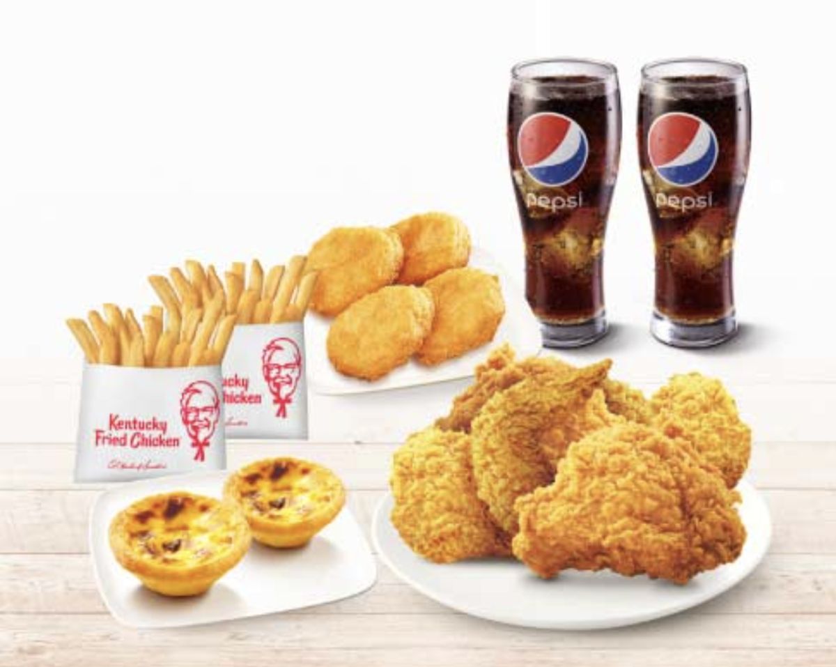 ▲六月底繳完稅荷包空蕩蕩，就靠肯德基3組「密碼優惠」撐過去，爽吃咔啦脆雞、咔啦雞腿堡、蛋撻等好料，狂省371元！連酸辣滴咔泰檸脆雞也有嚐鮮優惠。（圖／翻攝自肯德基FB）