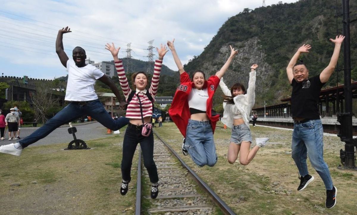 ▲邰智源（右）發文「蠻好」才是正確用法。（圖／翻攝邰智源IG）