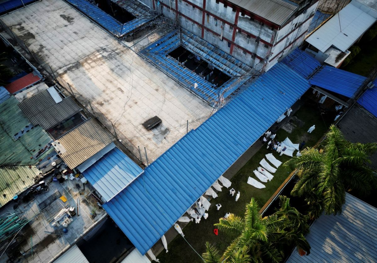 ▲哥倫比亞西南部圖爾瓦市（Tulua）一所監獄28日發生暴動，死亡人數已增至52人。圖為大火後該監獄的空拍照。（圖／美聯社／達志影像）