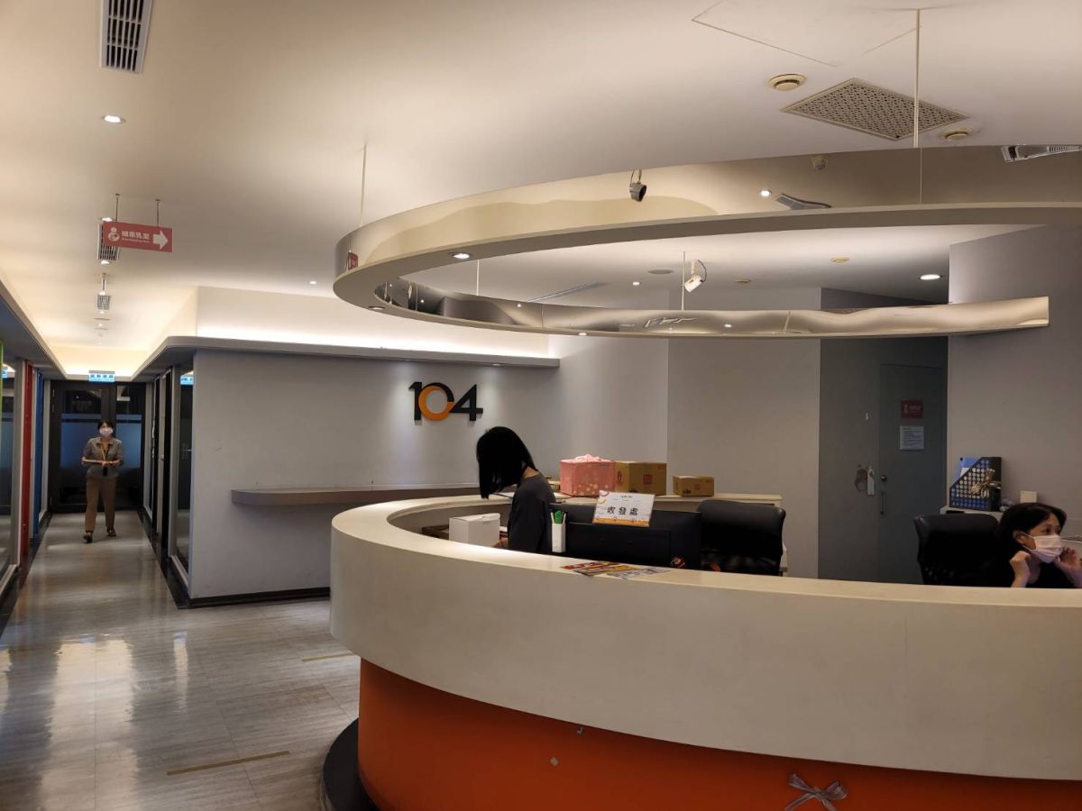 ▲104人力銀行資深副總暨人資長鍾文雄接受《NOWnews今日新聞》採訪指出，補足人力缺口是當務之急，台灣應鎖定外籍留學生與僑生人才。（圖／104提供）