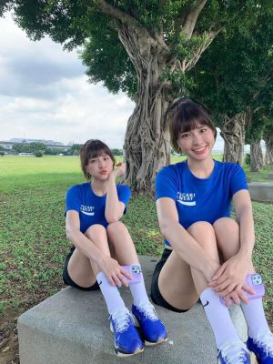 ▲峮峮被P成雙胞胎。(圖/峮峮FB) ▲峮峮被P成雙胞胎。(圖/峮峮FB)