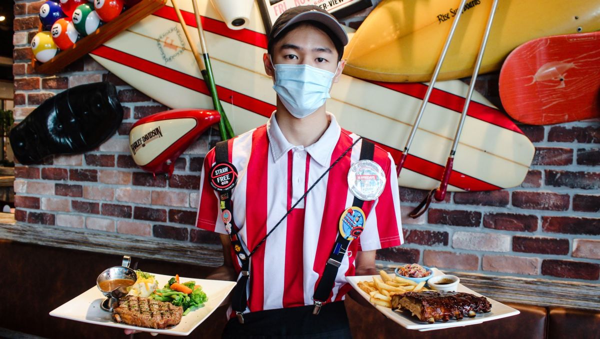 ▲明迎接四年一次2月29日，TGI FRIDAYS炭烤豬肋排買一送一及Texas Roadhouse德州鮮切牛排也買一送一，金色三麥今228內用精釀啤酒28元、明229元吃大拚盤。（圖／業者提供）