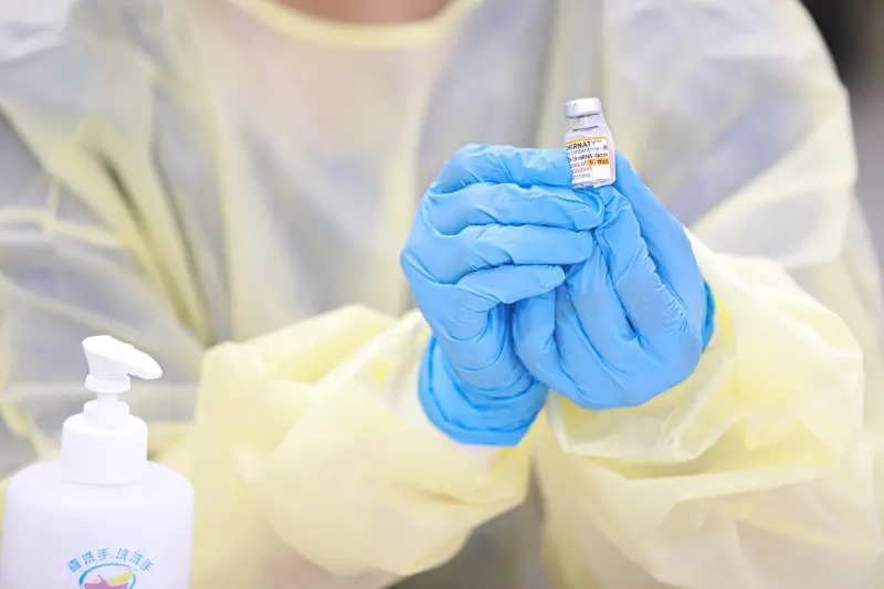 ▲莫德納XBB.1.5疫苗獲得緊急授權，疾管署立拚9月最後一週開打。