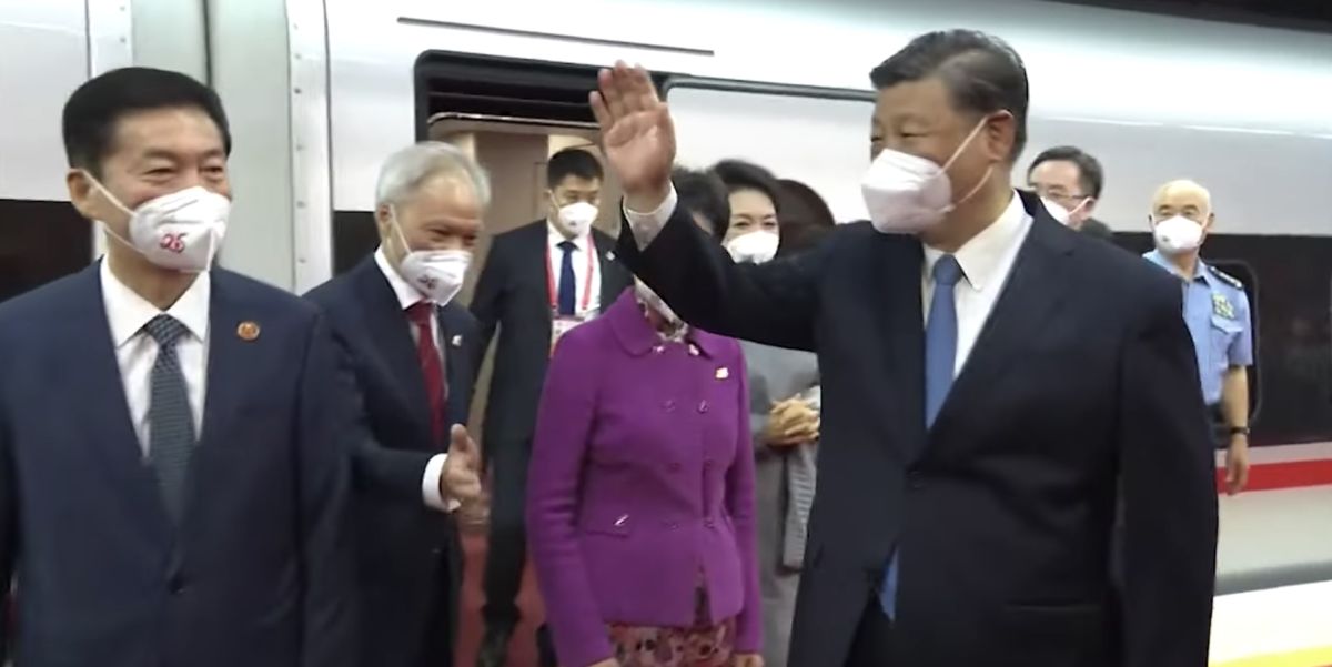 ▲中共領導人習近平南下訪港慶七一來去匆匆，不過同他隨行的訪團成員，則是各界觀察20大人事可能變動的指標。（圖／截取自直播畫面）