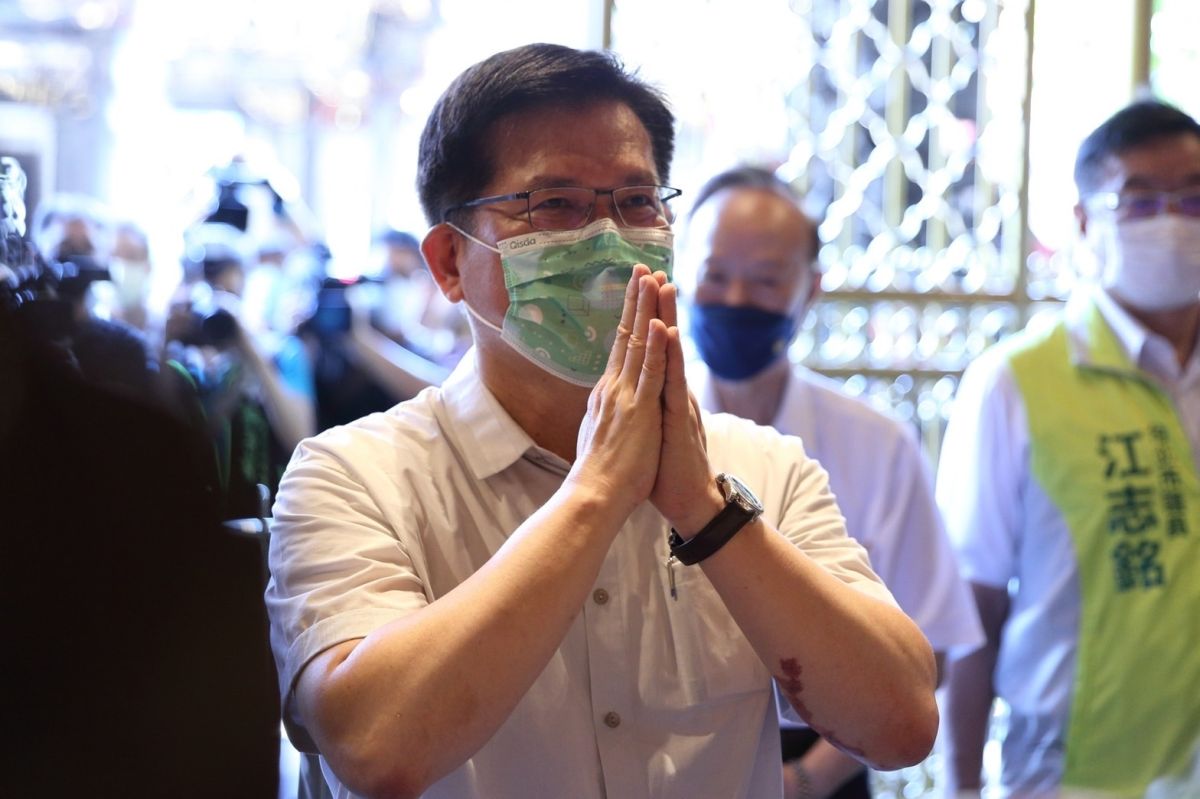▲林佳龍今（1）日赴龍山寺參拜。（圖／林佳龍辦公室提供）