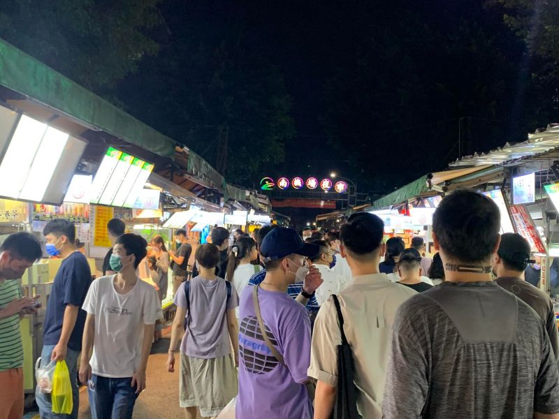 ▲南機場夜市,算是小巧型的夜市,但美食種類仍應有盡有,且很少有雷。(示意圖/我是萬華人,網友直男嚴選授權提供)