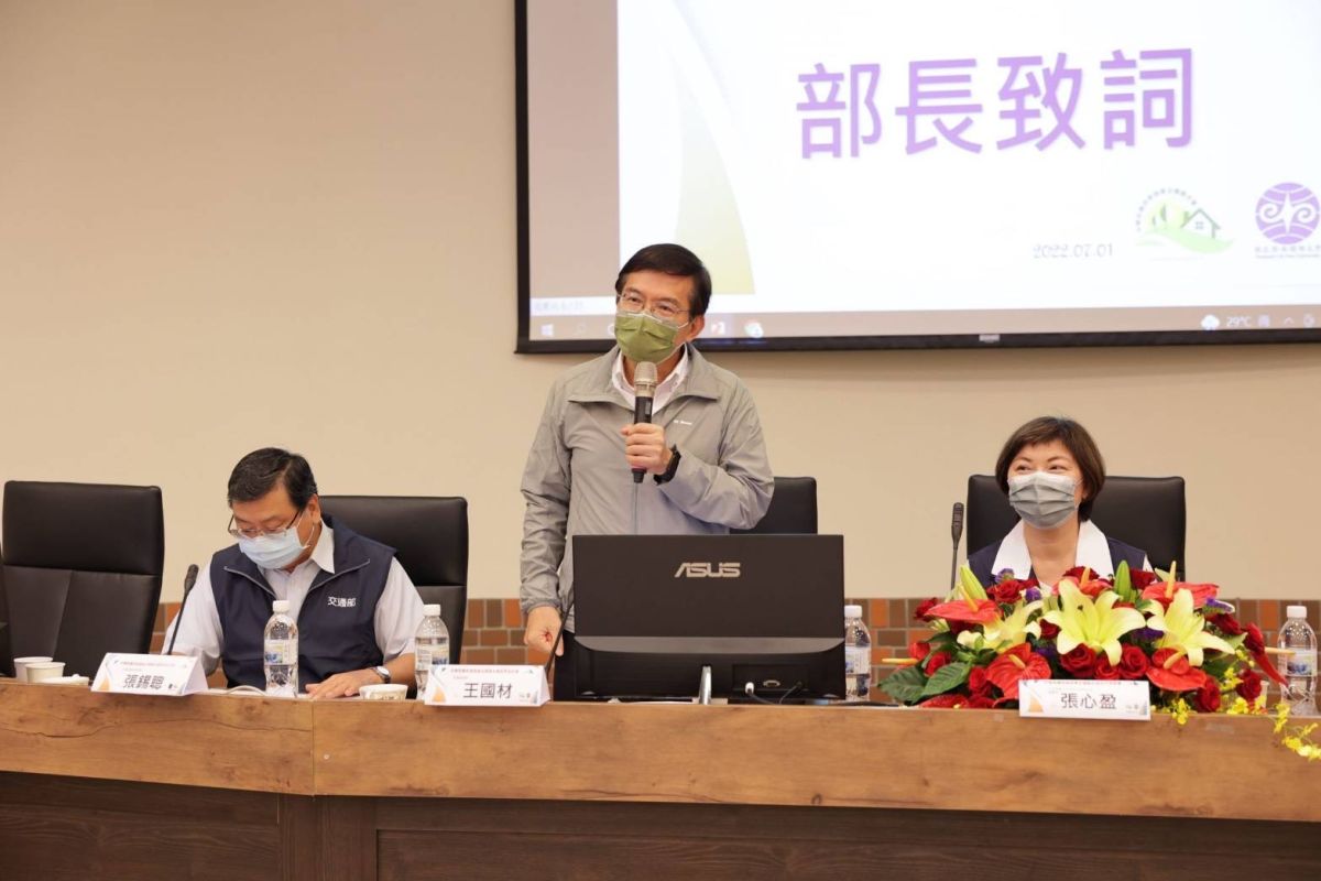 ▲交通部長王國材今（1）日與民宿業者座談，期許業者創造特色、導入數位，吸引更多旅客。（圖／交通部提供）