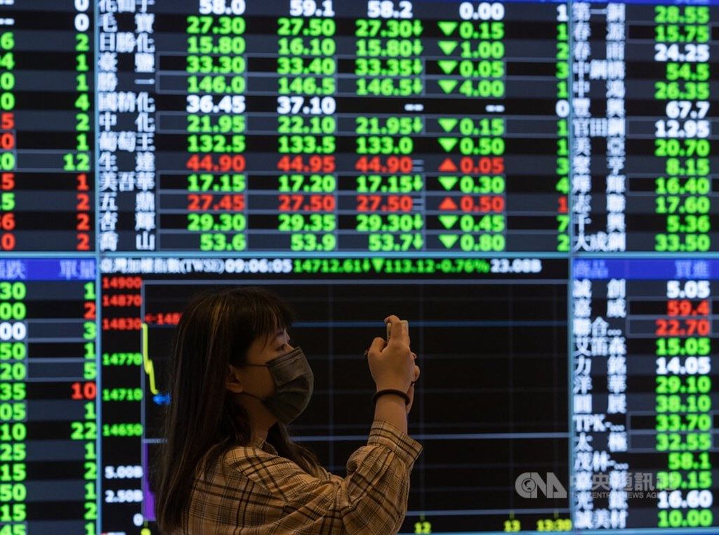 ▲行政院副院長沈榮津今天信心喊話，台灣基本面良好，呼籲投資人要對台灣經濟以及台股有信心，國安基金必要時將研議穩定股市措施（圖／中央社）