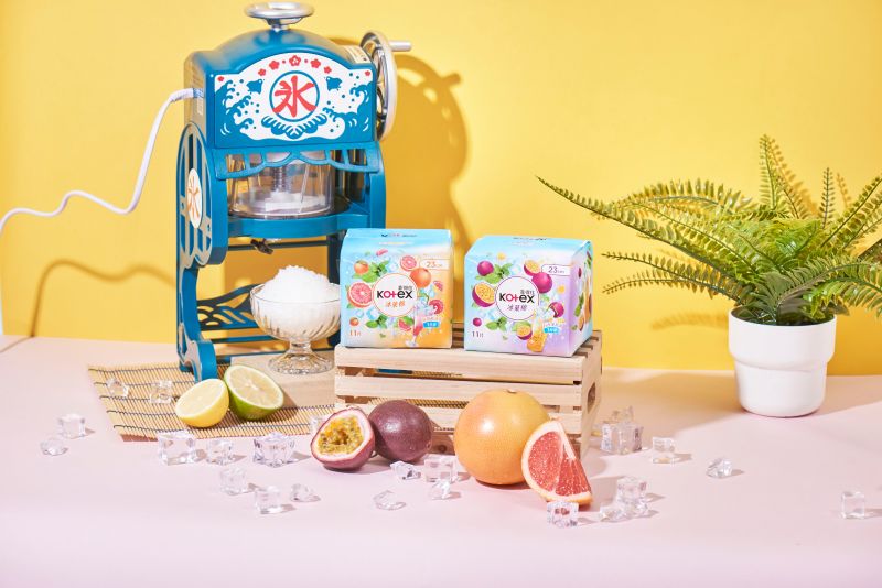 ▲Kotex今夏提出夏季限定新款Kotex「冰菓棉」，有葡萄柚冰茶與百香果特調的衛生棉。(圖／官方提供)