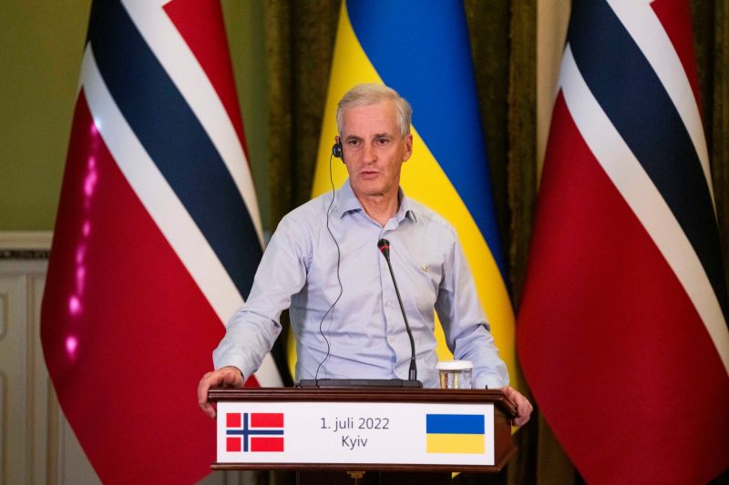 ▲挪威總理斯托爾（Jonas Gahr Store）赴烏克蘭訪問之際，挪威政府宣布未來2年援助烏克蘭10億美元（約新台幣298億元）。（圖／美聯社／達志影像）