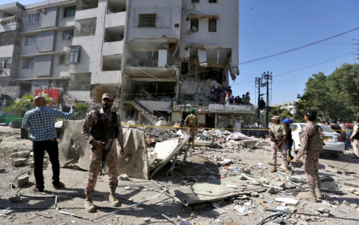 ▲伊朗國家電視台報導，伊朗南部今天凌晨發生規模6.1地震，造成至少3人死亡、8人受傷。（圖／翻攝自Sunday World）