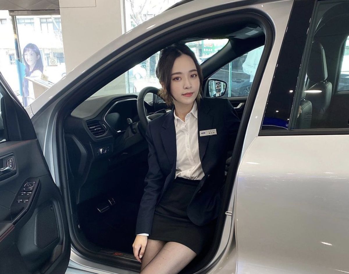 ▲一名穿著正裝的汽車業務被發上表特版，引起網友大讚超漂亮。（圖/尤菈授權提供）