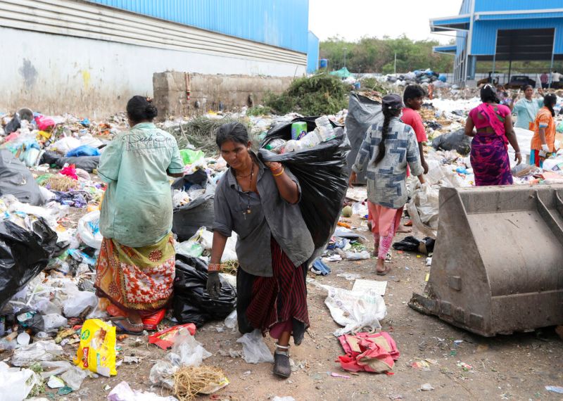 ▲印度塑膠垃圾拋棄問題嚴重，總理莫迪本月頒發禁令，要求禁止使用、發放、出售高達19項「一次性塑膠」製品。（圖／美聯社／達志影像）