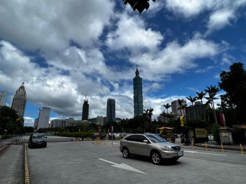 熱帶擾動2波逼近台灣！吳德榮：下週三起變天　不排除有颱風生成
