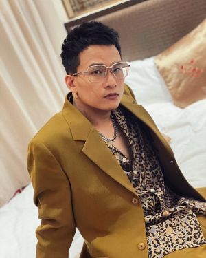 ▲▼阿斌是政大高材生,會鋼琴、二胡、作詞作曲,才華洋溢。(圖/黃奇斌IG) ▲▼阿斌是政大高材生,會鋼琴、二胡、作詞作曲,才華洋溢。(圖/黃奇斌IG)