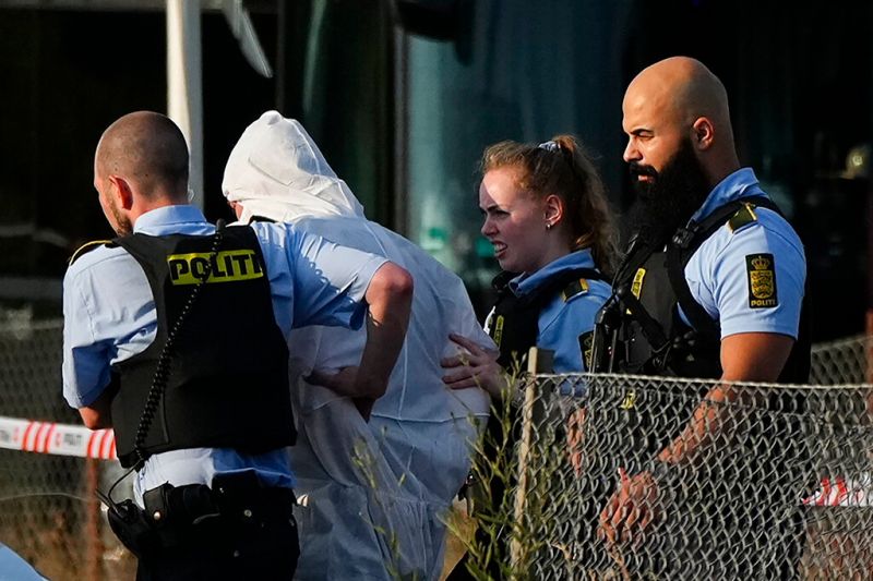 ▲丹麥哥本哈根一處購物中心發生槍擊案，目前已知3人死亡，另有多人受傷，警方逮捕了1名22歲男子。（圖／美聯社／達志影像）