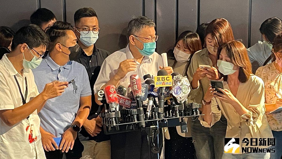 ▲針對「雙主菜便當」說法遭到打臉一事，身兼台灣民眾黨主席的台北市長柯文哲4日回應，因為老闆也是他的支持者，所以有算比較便宜。（圖／記者丁上程攝，2022.07.04）