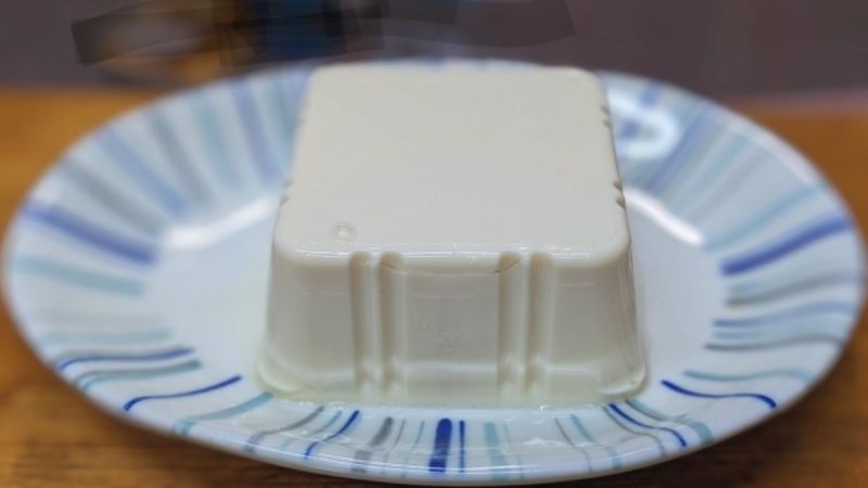 盒裝豆腐怎完美倒出？「正確手法」行家不藏了：搞錯40年
