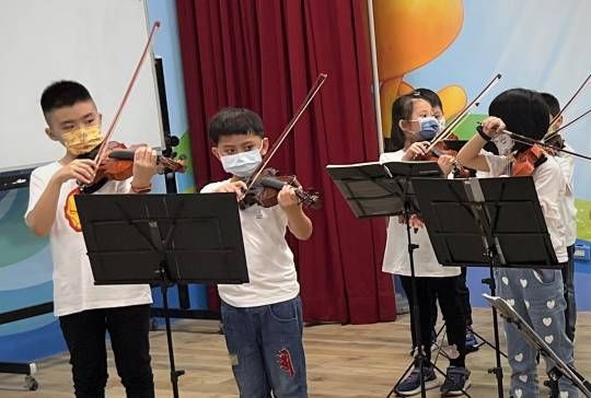 ▲澳底國小陳松駿同學從「小小提琴家」課程發現享受演奏的魅力。（圖／新北市政府提供）