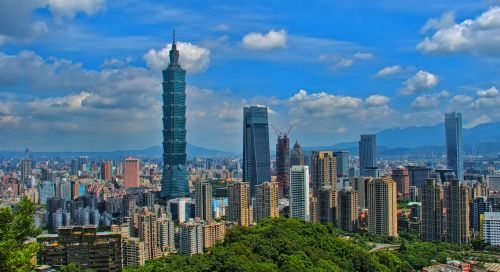 ▲象山可俯瞰台北市景，尤以幾乎平視台北101的獨特視角，最受大家喜歡。（圖／翻攝自「象山看台北-4K即時影像」）