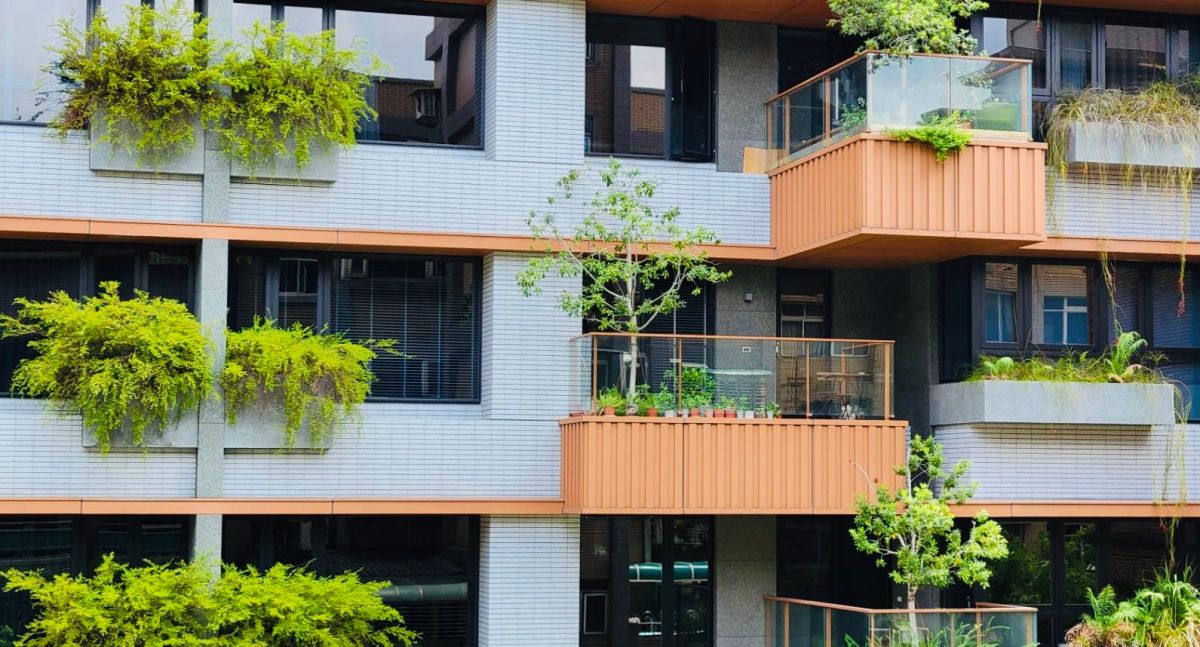 ▲根據台灣房屋統計，疫情時代購屋族重視通風與綠意， 疫後陽台屋需求大增逾7成。（圖／台灣房屋提供）