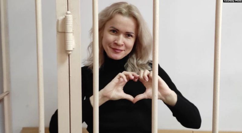 ▲俄羅斯女記者波洛瑪琳科因被俄國政府控訴，散布有關戰爭的假消息，據悉已被關進西伯利亞的精神病院。（圖／翻攝自由歐洲電台）