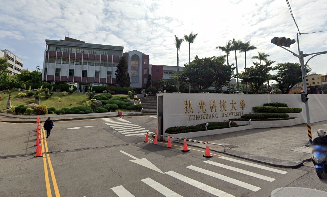 ▲弘光科大日前傳出一名男子，躲在廁所騷擾女職員，還持刀砍傷人。（圖／翻攝google地圖）