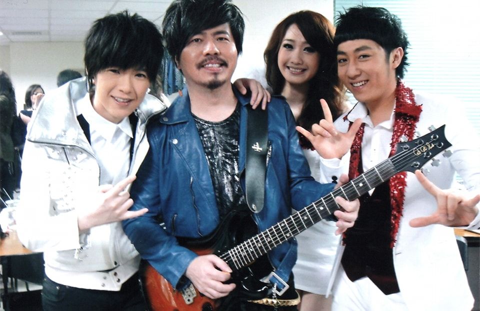 ▲黃國倫貼出與朱俐靜、艾成、張芸京的合照。（圖／翻攝自黃國倫臉書）