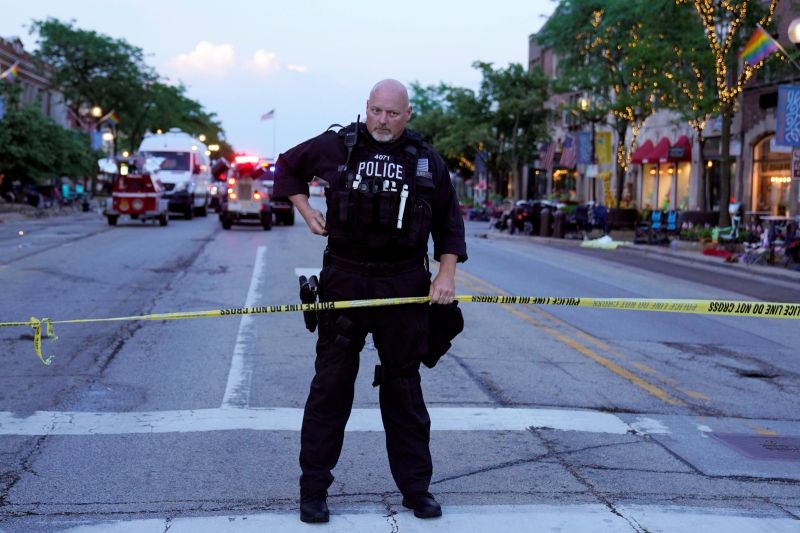 ▲美國芝加哥市郊的國慶日遊行活動爆發致命槍擊事件，造成至少6人死亡、36人受傷，然而這不過是美國一連串殘酷槍擊案中的最新一起。（圖／美聯社／達志影像）