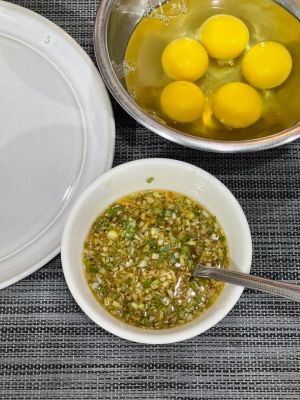 ▲原PO指出「特調神配方」裏頭有蔥末,薑末,蒜末,鹽、糖、紹興酒、黑醋以及太白粉。(圖/翻攝《廚藝公社》) ▲原PO指出「特調神配方」裏頭有蔥末,薑末,蒜末,鹽、糖、紹興酒、黑醋以及太白粉。(圖/翻攝《廚藝公社》)