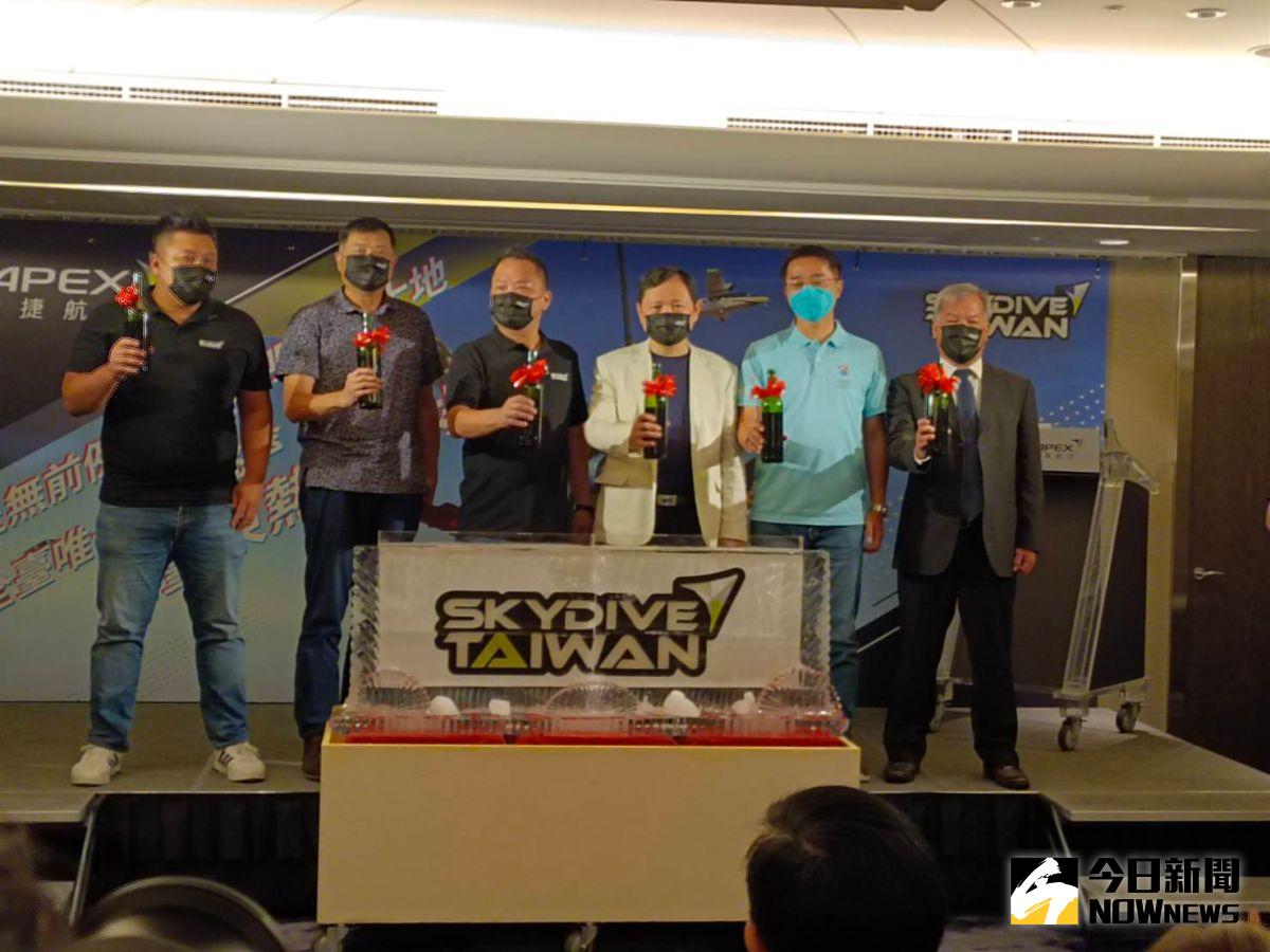 ▲台東縣政府大力推廣、安捷航空響應的高空跳傘系列活動，預計自下周六（16）開始，結合「2022台灣國際熱氣球嘉年華」盛大推出。（圖／記者王嘉鴻攝,2022.07.05）