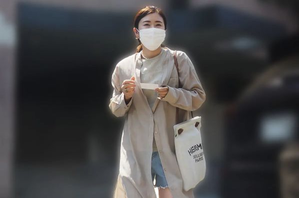 ▲福原愛感情備受關注，根據報導她目前與橫濱男同居住千萬豪宅，外出也有豪車接送。（圖／翻攝自《女性自身》）