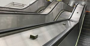 ▲原PO搭捷運時,好奇捷運站手扶梯的「突起物」作用到底為何,貼文一出,也有內行人解答「是防滑行裝置」。(圖/翻攝自台北捷運臉書粉專) ▲原PO搭捷運時,好奇捷運站手扶梯的「突起物」作用到底為何,貼文一出,也有內行人解答「是防滑行裝置」。(圖/翻攝自台北捷運臉書粉專)