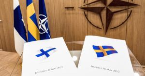 ▲北約30個成員國5日簽署協議書，批准芬蘭、瑞典正式入盟。圖為兩國5月18日在北約總部正式提出加入申請。（圖取自NATO臉書）