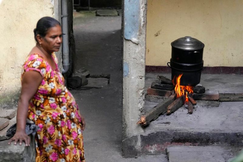 全國屯油只剩1天！斯里蘭卡急向俄求援　七成家庭沒飯吃

