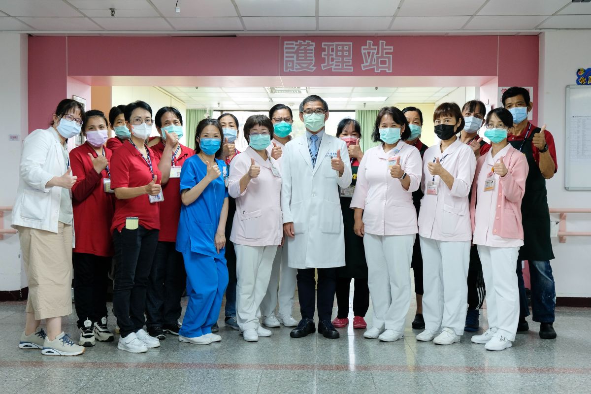 ▲臺北榮民總醫院新竹分院護理之家為提升機構照顧品質，7月1日開始全面將照顧服務員納編為醫院自聘人員，使照顧服務員更有歸屬感。（圖／北榮新竹分院提供）